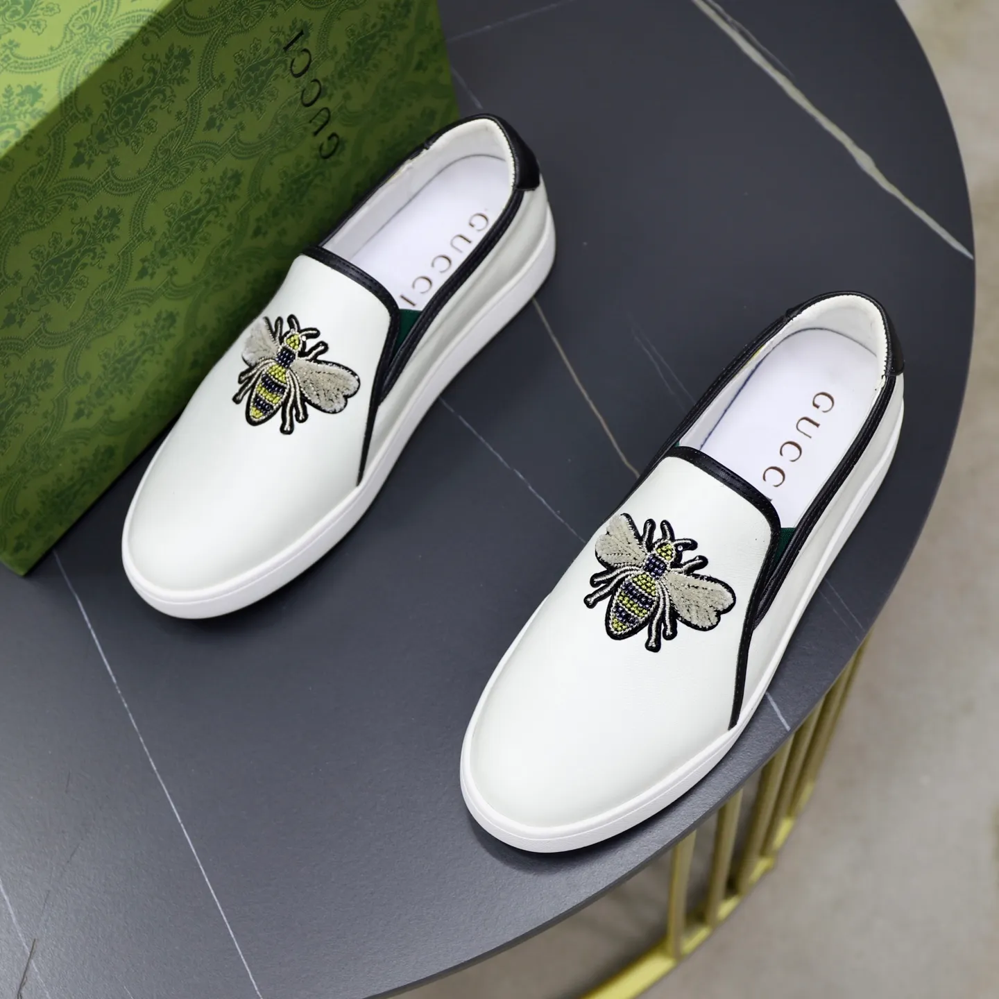 Ex-factory price: 440💰🙅‍♂️🙅‍♂️🙅‍♂️ Brand: Gucci GuCCI Standard code: 38-44 (45 customized) Grade: Same as the official website Material: Original leather splicing Comfortable and breathable pigskin lining Lightweight and wear-resistant sports outsole Style category: Men's fashionable casual shoes Running sneakers Distinguished luxury brand elements Top luxury Color: actual picture color